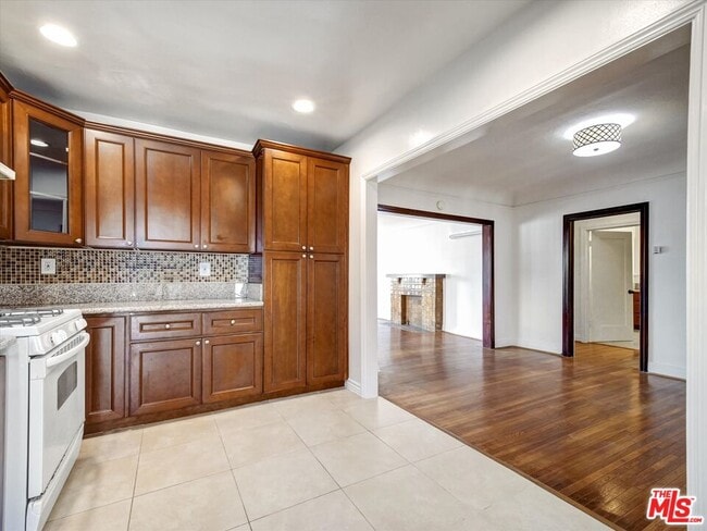 Building Photo - 243 N Berendo St