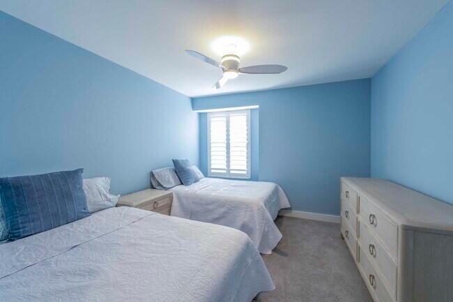 Building Photo - 4501 Fairway Dr N