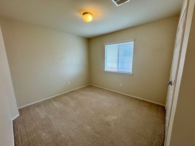 Building Photo - 5207 Bridgewood Dr