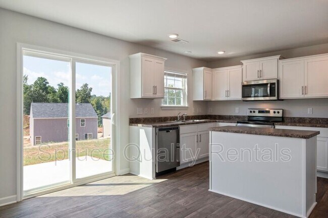 Building Photo - 112 Saddlehorse Ln