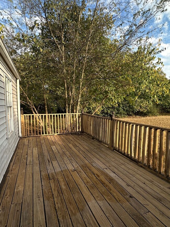 Building Photo - 3 Bedroom 2 Bath in East Tuscaloosa