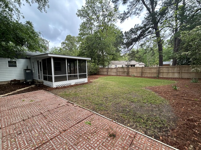 Building Photo - 408 Palm Dr