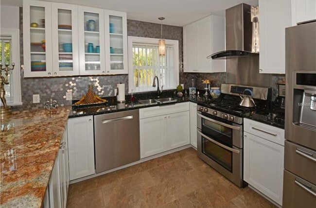 Building Photo - 7020 Mango Ave S