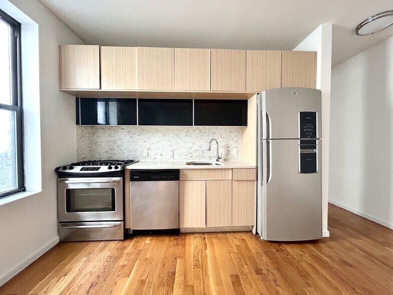 Building Photo - 605 W 137th St