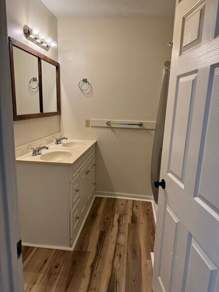 Master bathroom - 414 E 2nd St