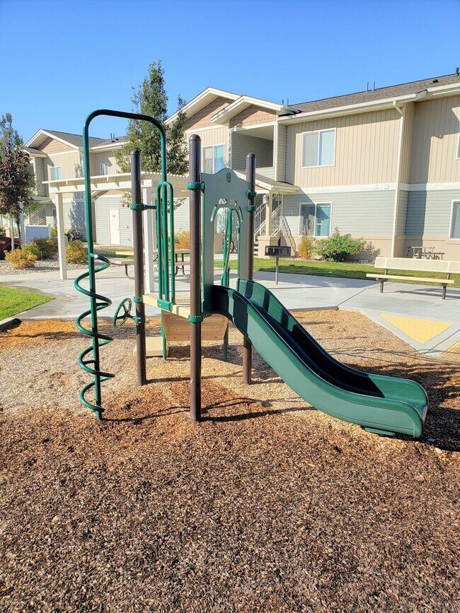 Building Photo - 1001 W Broadway Ave