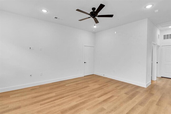 Building Photo - 1438B Forward Dr