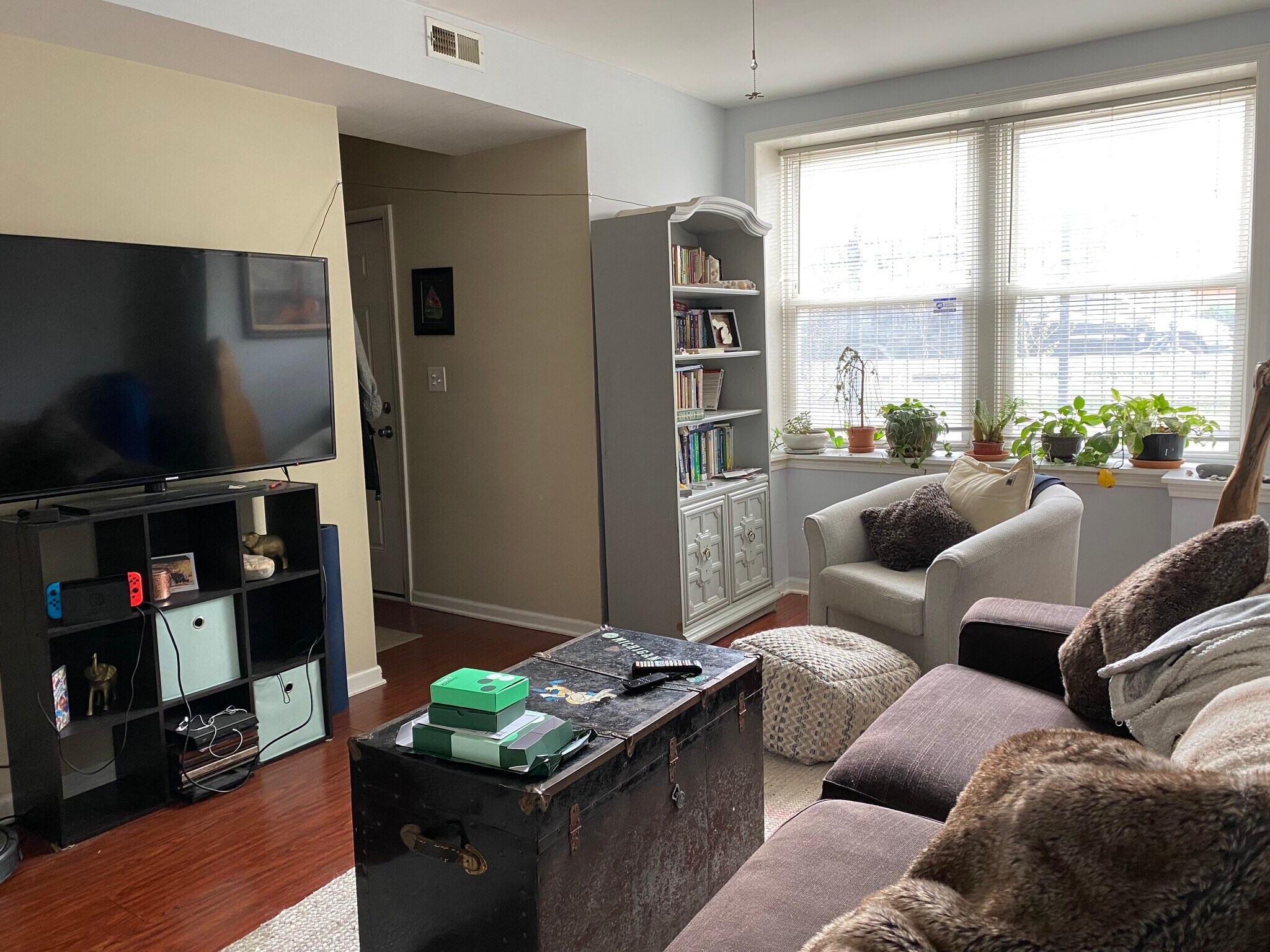 Building Photo - 1408 N Maplewood Ave