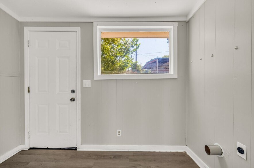 Building Photo - 206 2nd Ave N