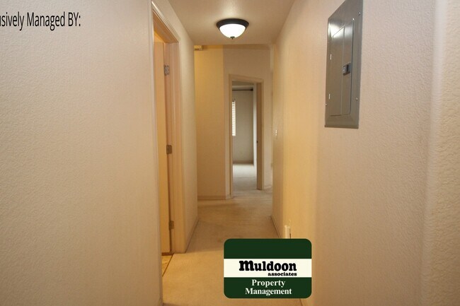 Building Photo - Nice Three Bedroom Condo in Bear Creek!