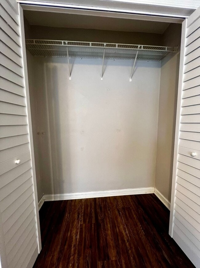 Building Photo - Spacious Two Bedroom- Close to FSU & TCC