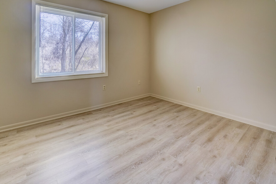 Building Photo - 165 Pheasant Ln