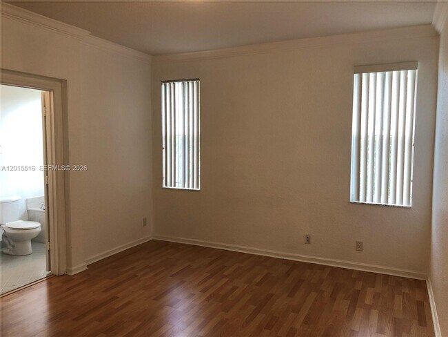 Building Photo - 693 Live Oak Ln