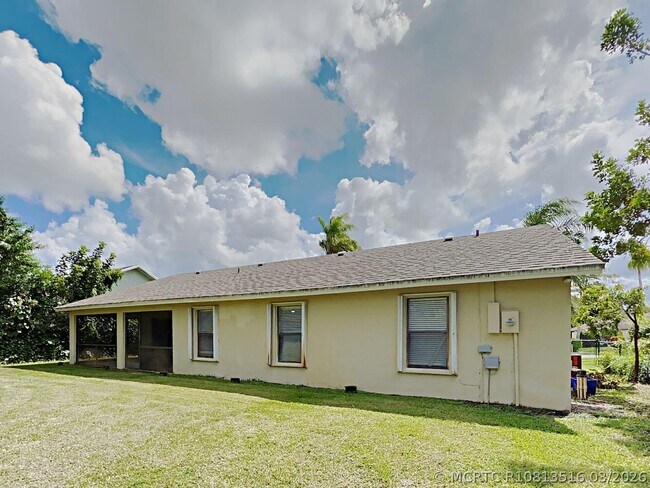 Building Photo - 14355 Blackberry Dr