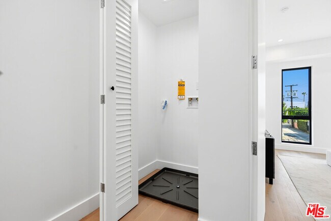 Building Photo - 4095 Sawtelle Blvd