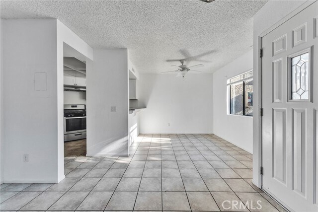 Building Photo - 9764 Huntington Dr