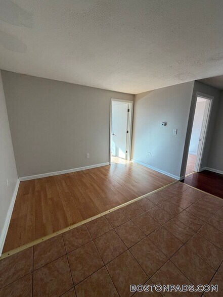 Building Photo - 148 Willard St