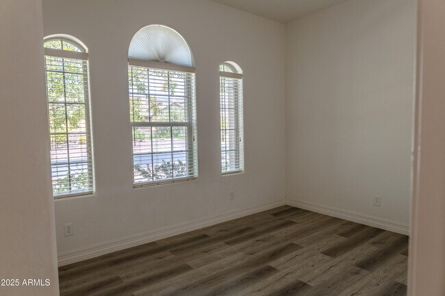 Building Photo - 4571 N Arbor Way