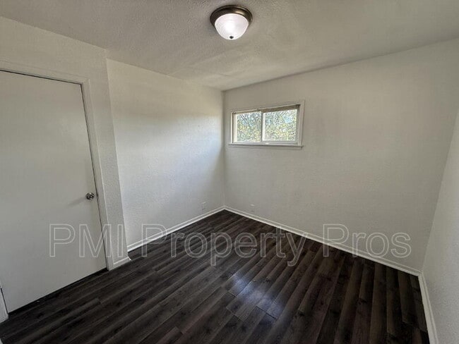 Building Photo - 5642 N 61st St