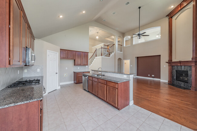 Building Photo - 1605 Buckhorn Dr