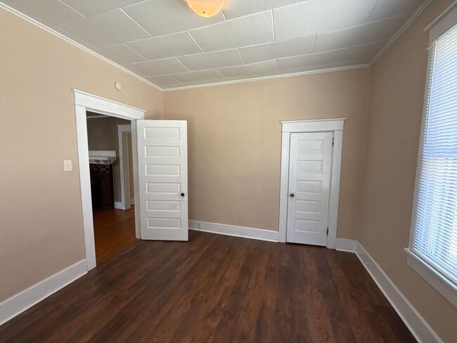 Building Photo - 3 Bedroom 1 Bath Home With Large Front Porch