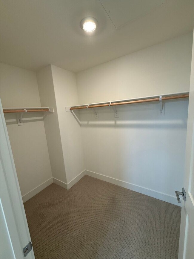 Building Photo - $4,800 / 3 BR – LUXURY TOP-FLOOR UNIT IN WARM SPRINGS WITH RESORT-STYLE AMENITIES