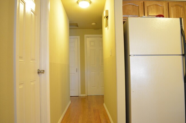 Building Photo - Updated Clyde Hill Home with Spacious Livi...