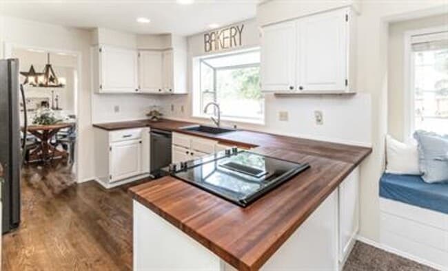 Building Photo - Beautiful 3 bd home close to the fairgroun...