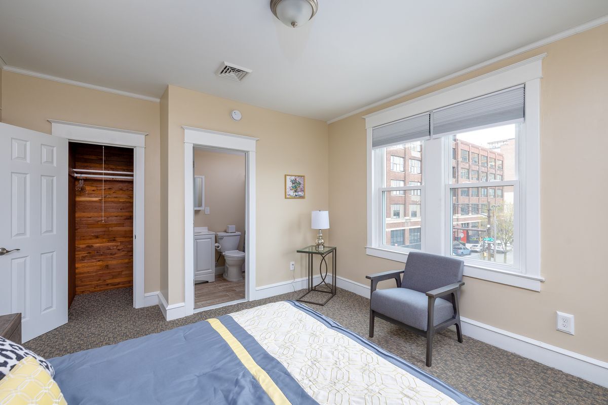 Building Photo - 1131 Callowhill St