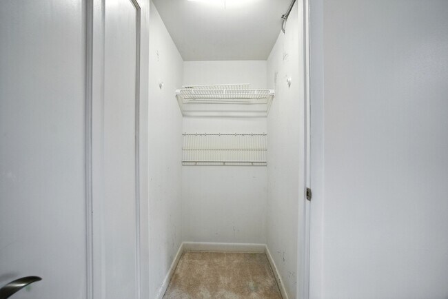Building Photo - 696 Mowbray Arch