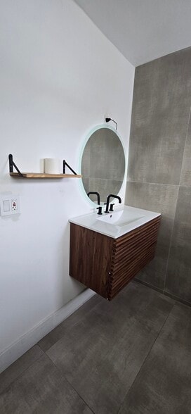 Building Photo - 201 NE 2nd Ave