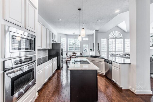 Building Photo - 2211 Merrill Hills Cir