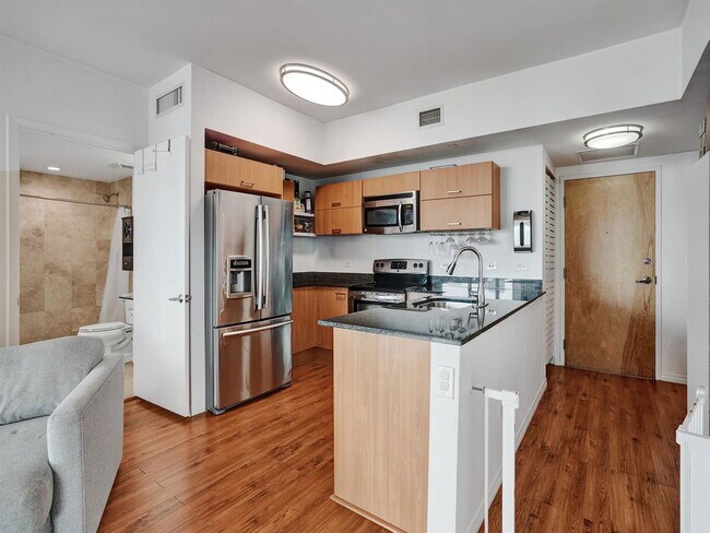 Building Photo - 350 S Miami Ave