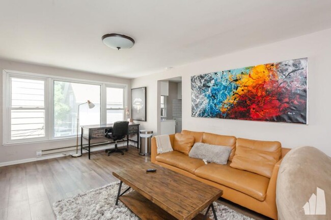 Building Photo - 2 bedroom in Chicago IL 60626