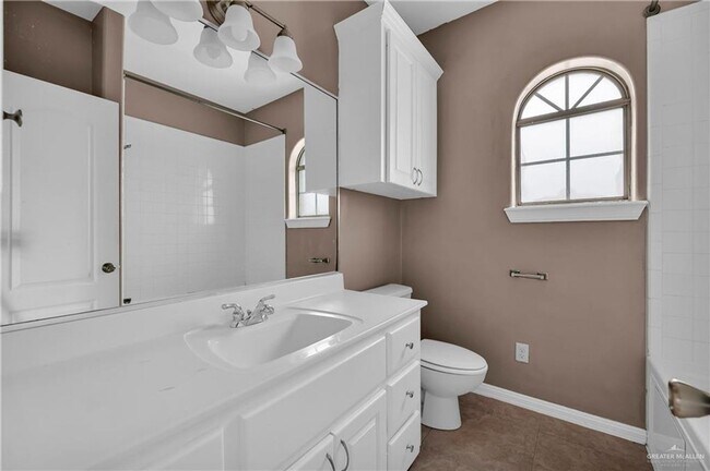 Building Photo - 2102 Kimberly Ln