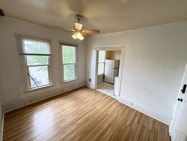 Building Photo - 514 E 500 S