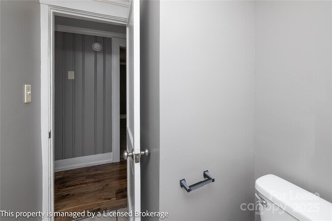 Building Photo - 757 S 5th St