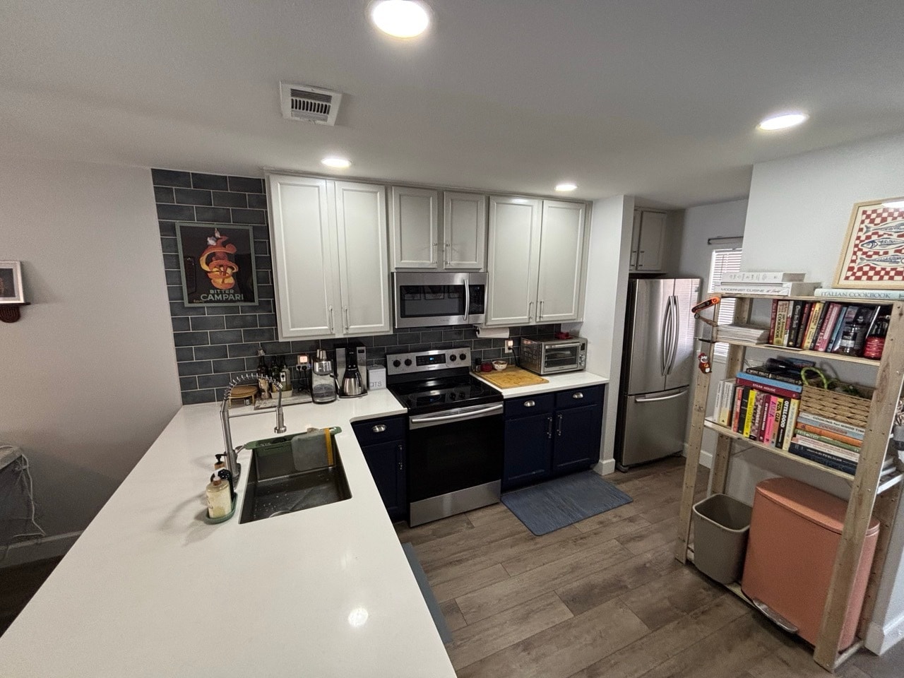 Kitchen with Samsung Oven, Range, Microwave - 2912 Plaza Terrace Dr
