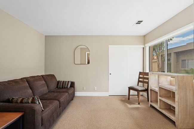 Building Photo - 20 Pebble Beach Dr