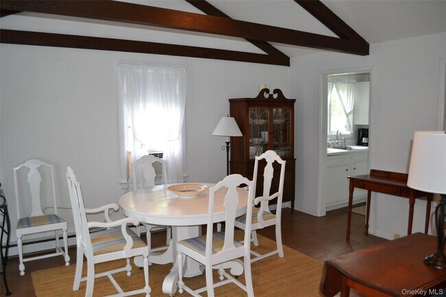 Building Photo - 34 E Hampton Sag Harbor Turnpike