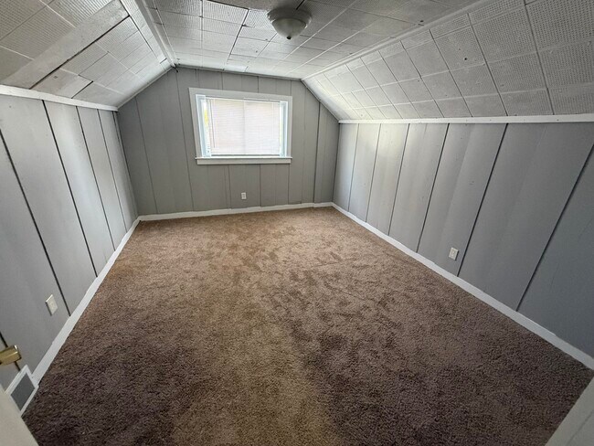 Building Photo - 2111 Old Paris Rd