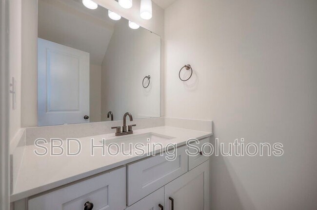 Building Photo - 9045 E 85th Pl
