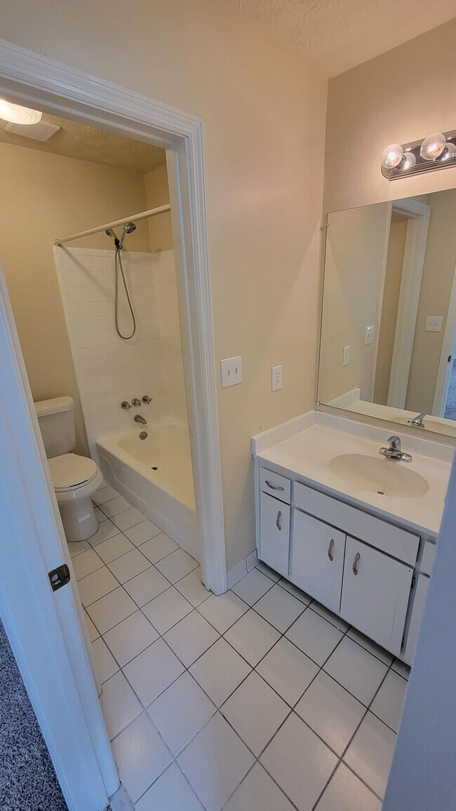 Building Photo - 2462 Lehaven Dr