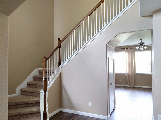 Building Photo - 2315 Thorn Berry Creek Ln