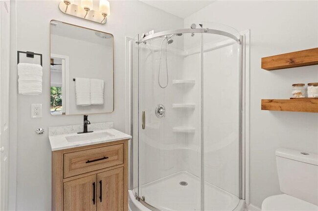 Building Photo - 1333 Victor Rd NE