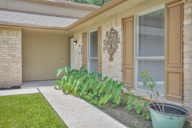 Building Photo - 9810 Kiwi Ln