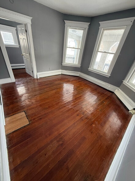 Building Photo - 27 Irving St