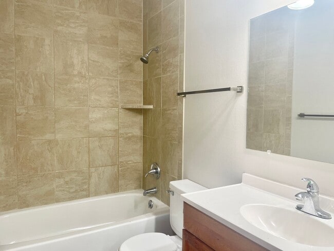 Building Photo - 2 Bedroom Townhome - walking distance to p...