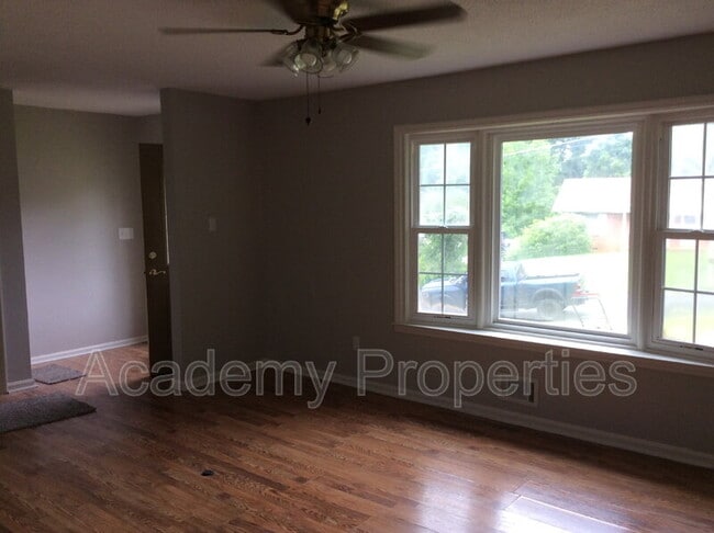 Building Photo - 1417 Pennel Dr