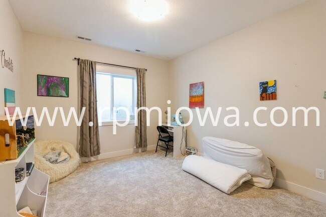 Building Photo - EXECUTIVE RANCH!  5 Bedroom, 3 Bathroom Home in Ankeny!!